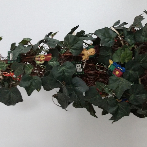 #7 NO ROOM 4 a CHRISTMAS TREE? Handcrafted Fleur-de-Lis "Ivy Topiary" - Picture 3 of 11